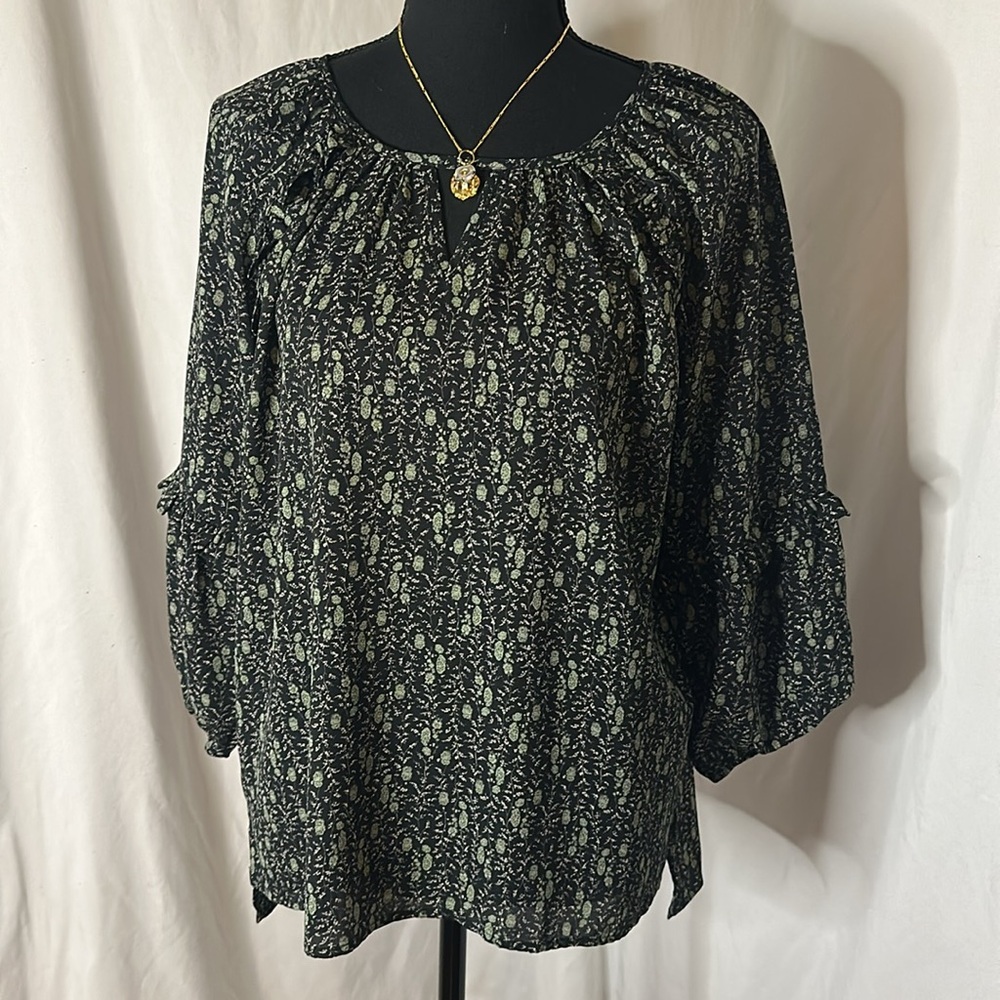 NWT BEACON APPAREL flowy sleeved blouse - floral/navy/green